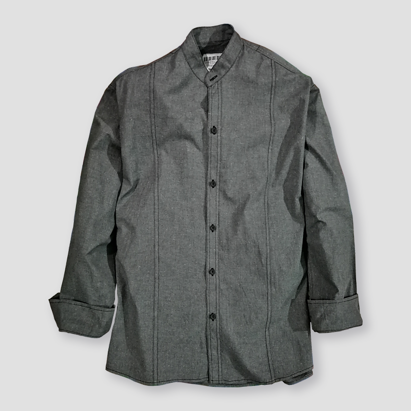 Regular-fit shirt in soft Cotton Fabric with a Ban collar, classic front, a split yoke at the back and gently rounded hem. Long sleeves with buttoned cuffs and a sleeve placket with a link button for a classy yet elegant look for all occasions.